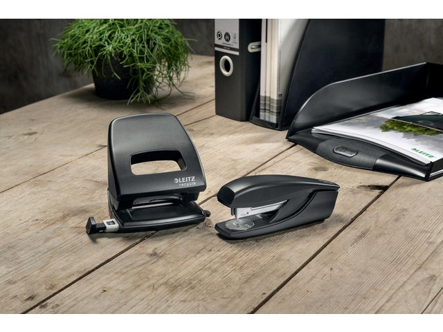 Häftapparat LEITZ recycle 30 ark svart